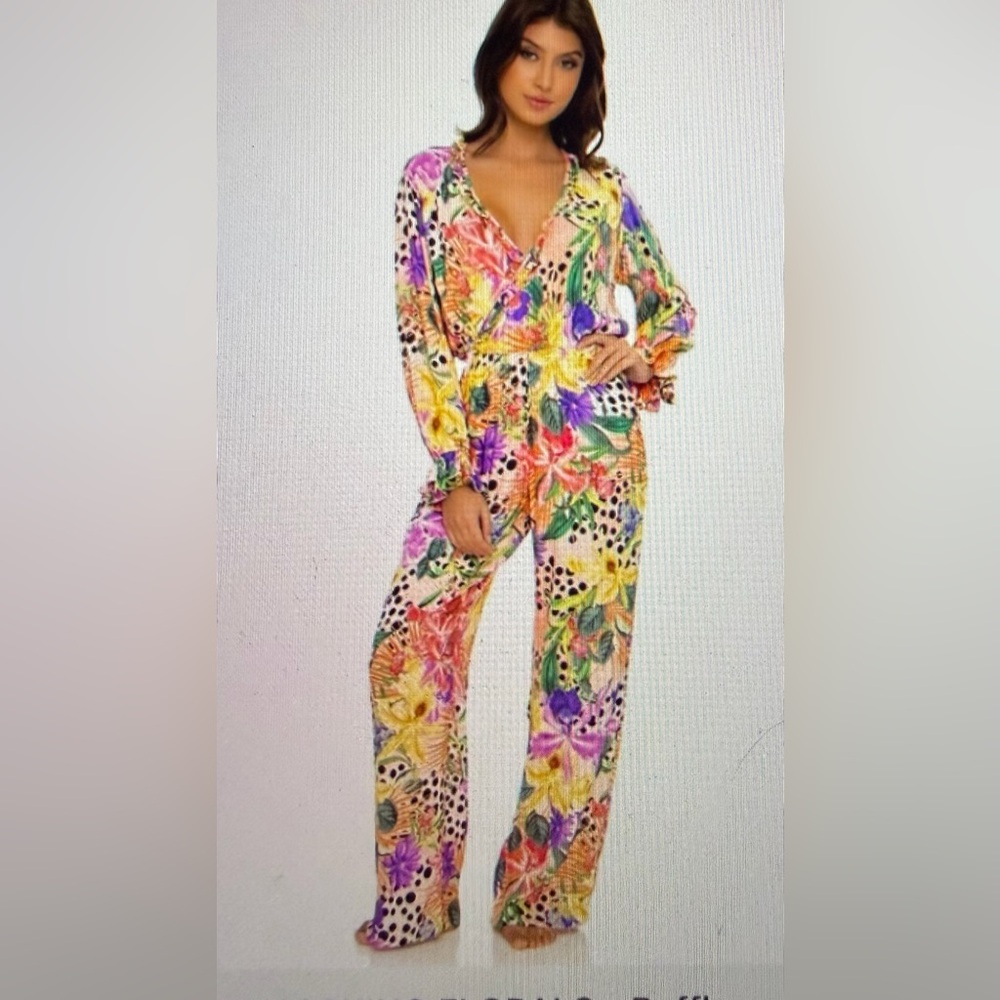 Luli Fama SHOCKING FLORALS.
Swimsuit
Pareo
Cover up
Limited print - Picture 3 of 12